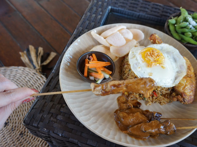 バリ旅行🇮🇩 蓮の池に囲まれたエスニックレストラン@アヤナリゾート