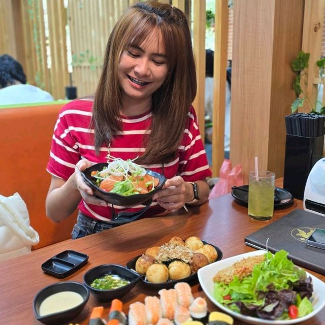เที่ยววังหลัง ห้ามพลาดอรทัยซูชิ🩷🌈