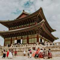 Step Into Royalty: Explore the Splendor of Gyeongbokgung Palace!