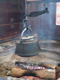 【福島×冬の旅】茅葺き屋根の駅舎 待合室には囲炉裏も・・