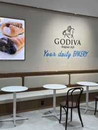 韓国/ソウル【新村】GODIVA bakery