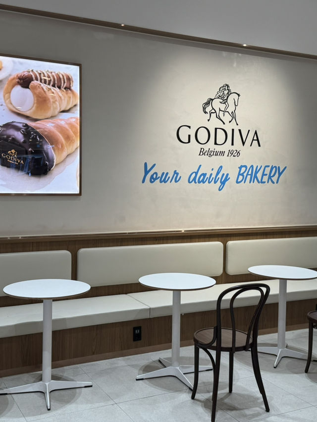 韓国/ソウル【新村】GODIVA bakery