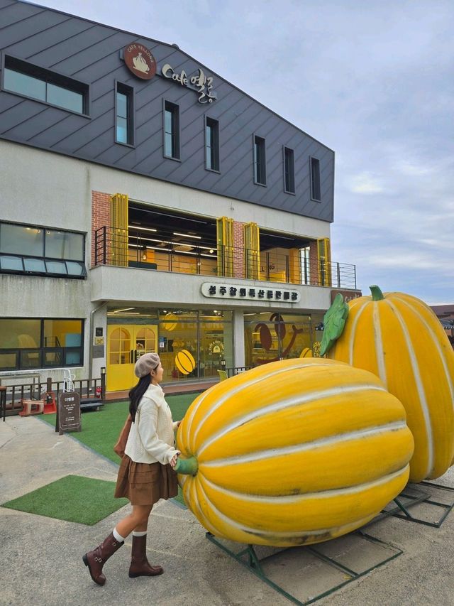 성주 참외로 가득한 소품샵이자 카페💛