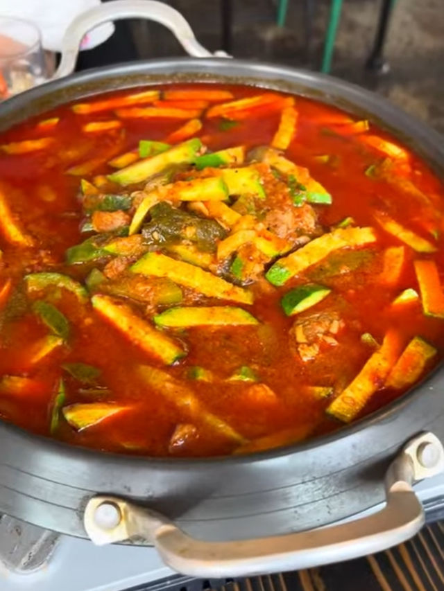 絶品グルメ】本当は教えたくない韓国グルメ🥺✨安国(アンググ)で食べられる絶品な韓国料理『ポッサム』🤤