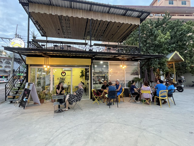 ร้าน Naked Goat จอมเทียน