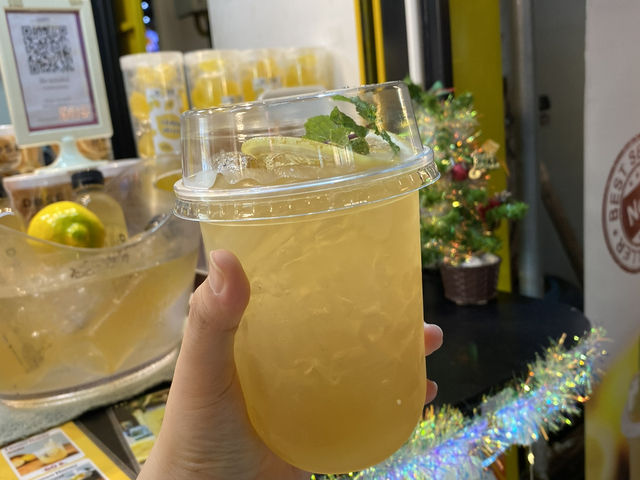 Bangkok’s Food Scene: From Street Eats to Iconic Restaurants! 🍜🥤✨
