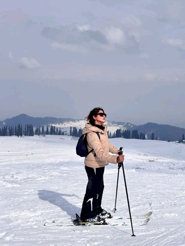 ❄️ Awesome Gulmarg – A Winter Wonderland Like No Other! ⛷️🏔️