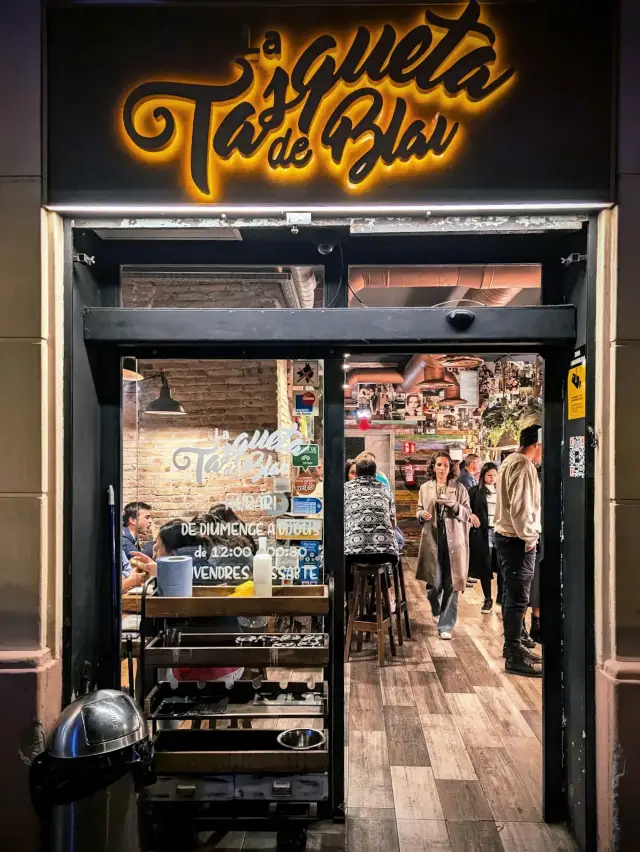 當地人推薦我一定要來這裡嚐嚐他們的 Pintxos！