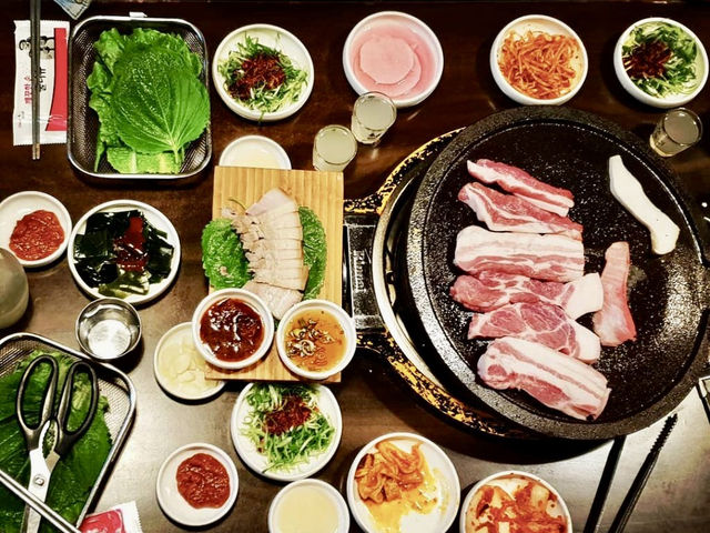 濟州必食黑豬肉｜黑豬肉一條街🐷