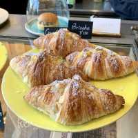 Bright and Cozy Café in Setagaya – Yellow