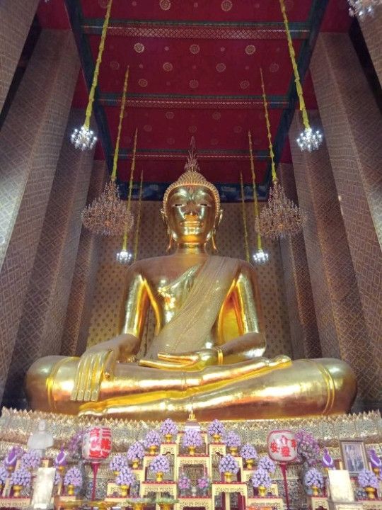 กราบ🙏พระพุทธไตรรัตนนายกวัดกัลยาณมิตร