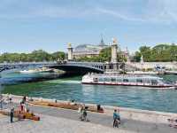 "Seine Dreams: The Heart of Paris from the Water"