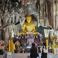 วัดถ้ำพุหว้า : วัดถ้ำสวยกลางป่าเขา