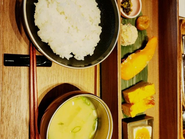 [🇯🇵軽井沢] 旧軽井沢KIKYOキュリオ・コレクションbyヒルトンのレストラン「ソノリテ」でのディナーと朝食