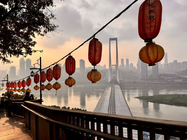Dawn on Mountain City Trail: Where Chongqing’s Heartbeat Comes Alive