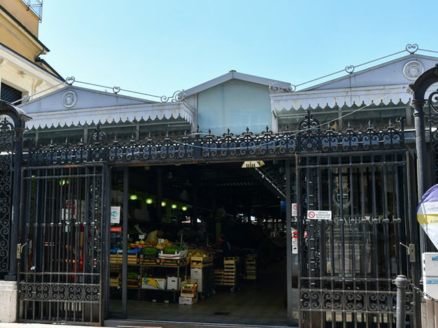 モデナの美味が集結！🇮🇹アルビネッリ市場でグルメ探訪
