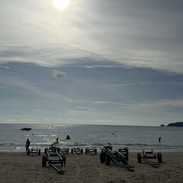✨ เดินรับลมชมวิว @หาดป่าตอง @ภูเก็ต 🏖️🫧