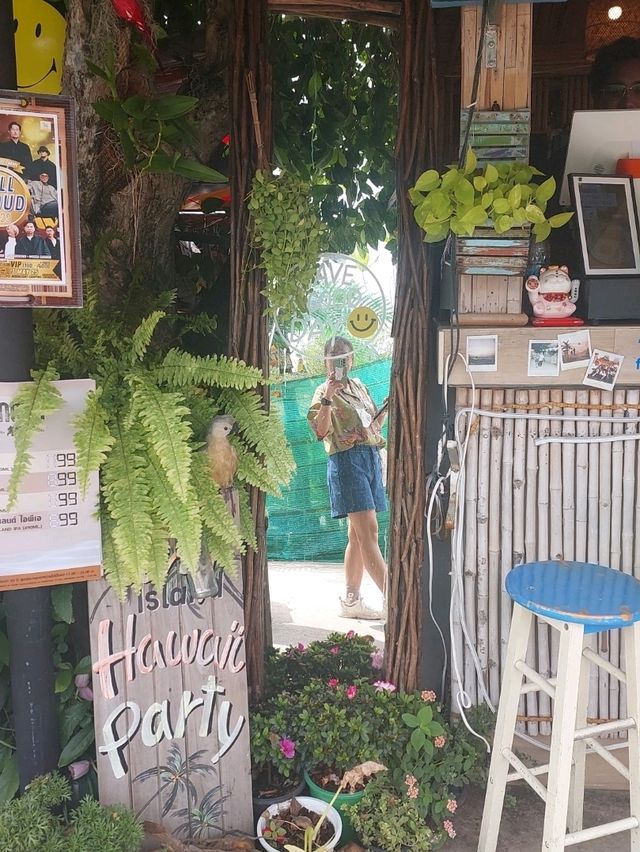 Tiny Island Cafe @ Bangsan