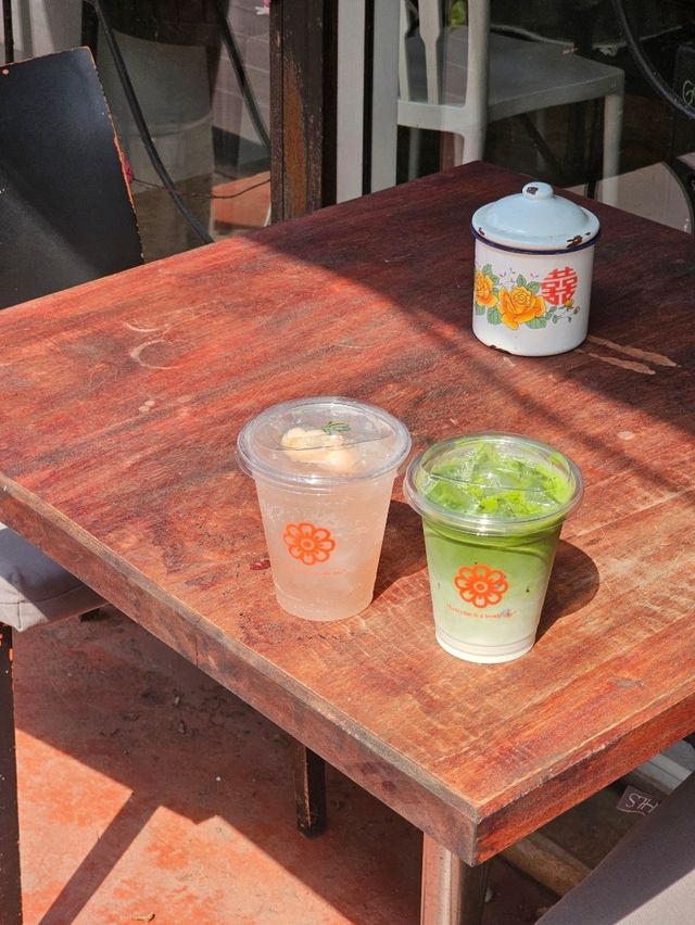 Flowers in the Window cafe | ลาดพร้าว