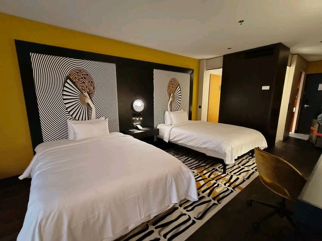 鬧中取靜的優質酒店---蘇黎世大廈萬麗酒店 Renaissance Zurich Tower Hotel