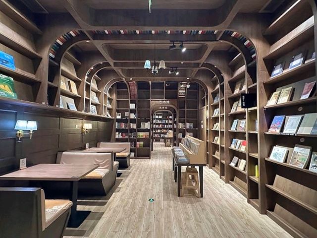 四川 | 重慶鍾書閣，彷如走入霍格華茲的魔法書店