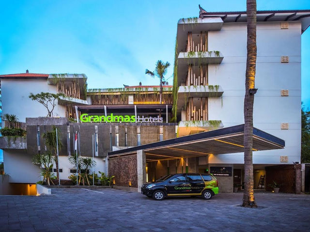 Grandmas Plus Hotel Airport in Bali 