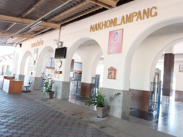 พาเที่ยวสถานีรถไฟที่สวยแบบคลาสลิค 🚞🚃