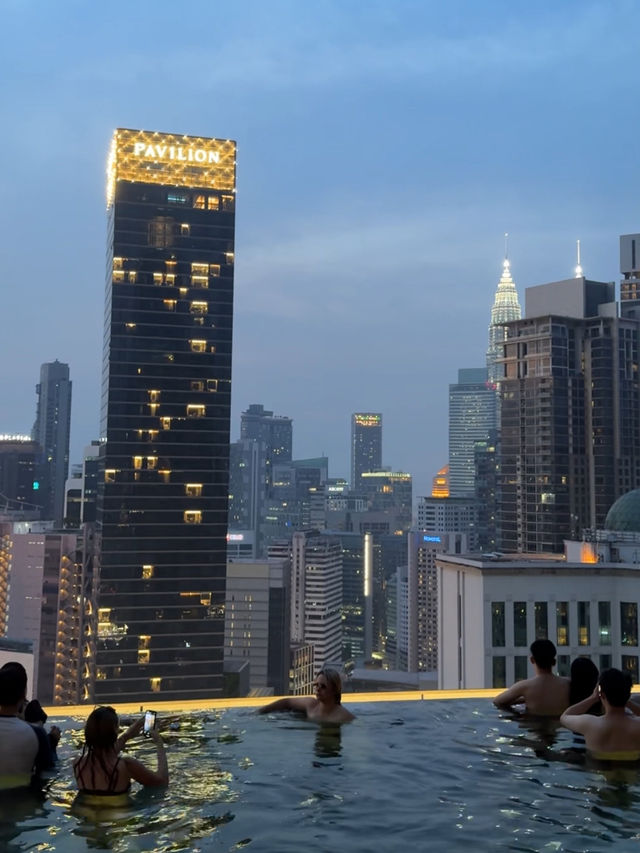 รีวิวโรงแรม Sleeping Lion Suites KL