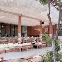 Luca Beach Club Sichon คาเฟ่และร้านอาหารริมทะเล