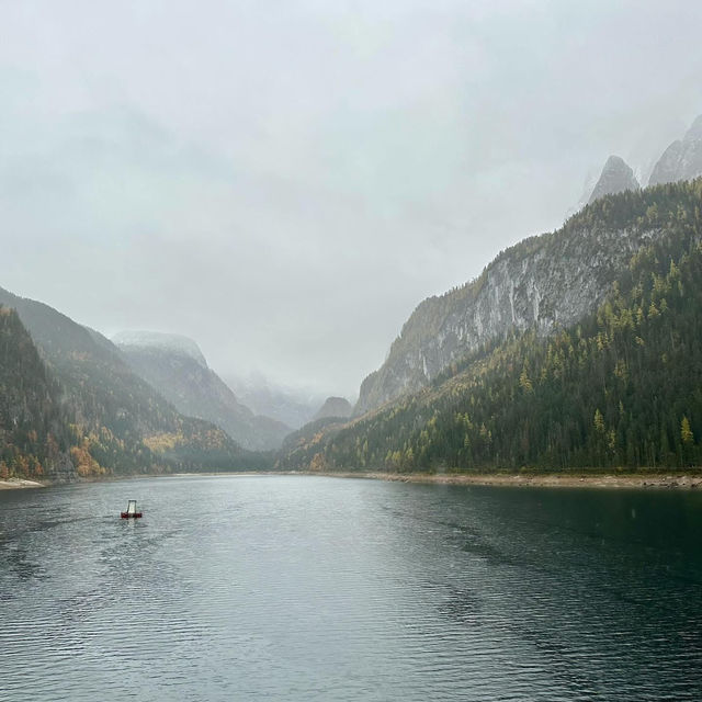 🏔️ *"Alpine Serenity: A Blissful Escape to Lake Gosau’s Emerald Shores"* 🌲💎
