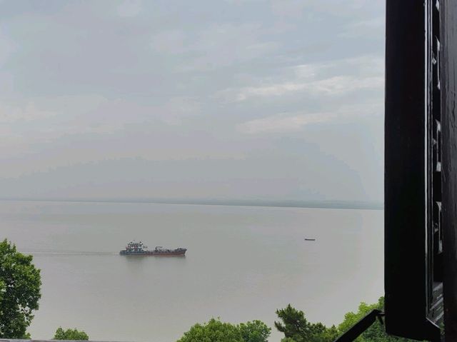 洞庭湖畔的岳陽樓