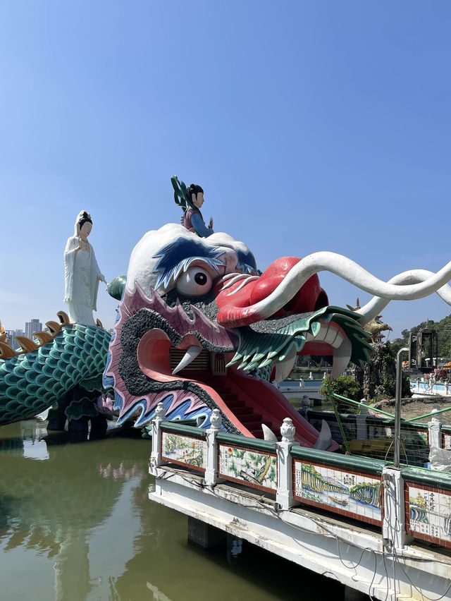 魔幻中國風建築——之💕高雄蓮池潭春秋御閣