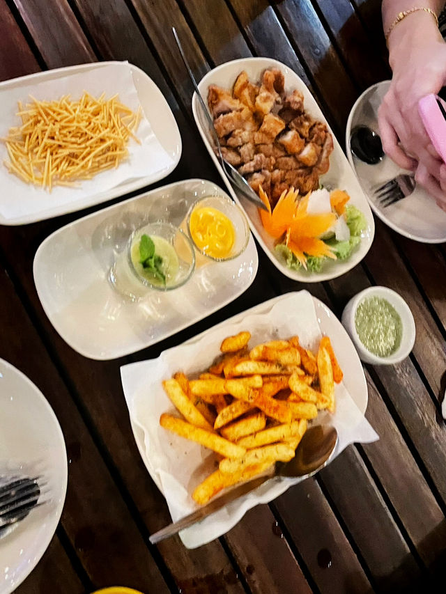 The resort vintage club ร้านลับกาญจนบุรี