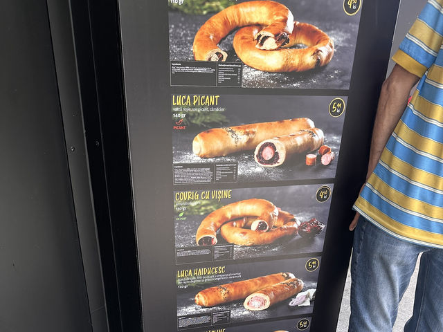  【LUCA Unirii｜ブカレストで人気のベーカリーチェーン】 サクふわ食感と素朴な味がクセになる！