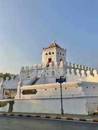 Santichaiprakarn Park: Riverside Peace by the Old Fort