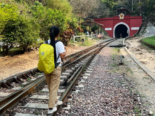 เที่ยวตามราง…ยิ่งเดินยิ่งย้อนเวลา 🚂✨