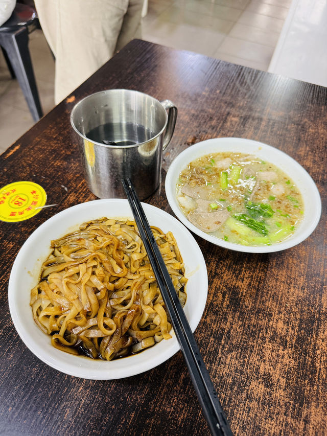 Where Locals Line Up for Pork Noodles