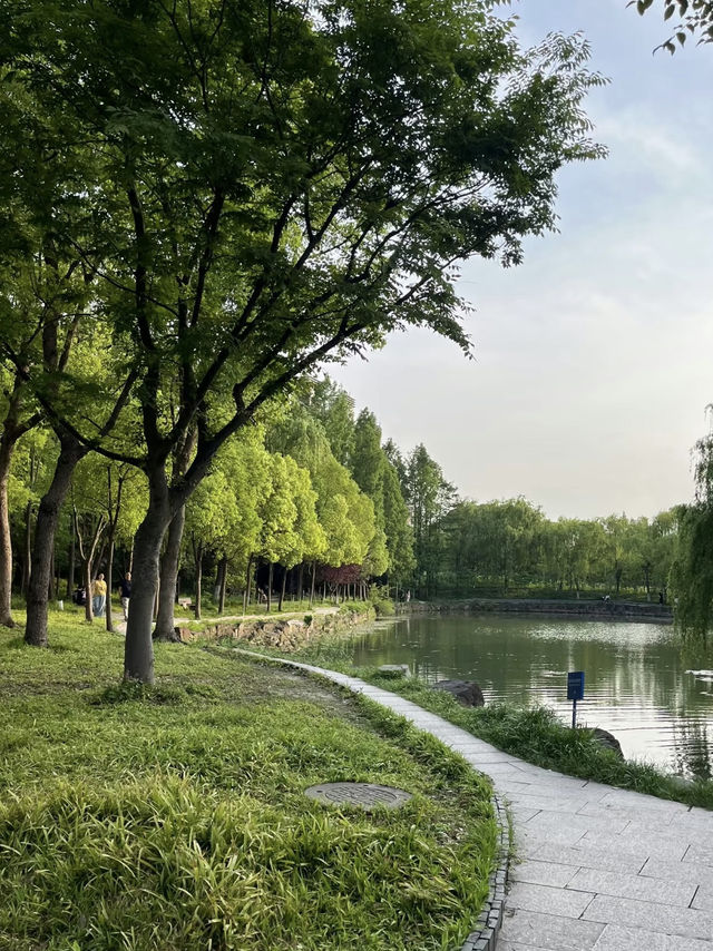A Refreshing Green Escape – Daning Lingshi (Daning) Park, Shanghai