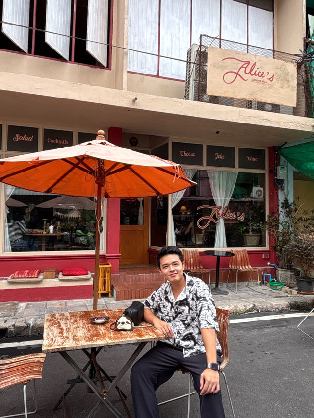 Alice’s Dining Hall – Rajadamnern,