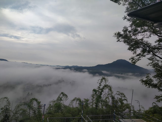 🌄雲海に包まれる朝、カオ・タキアン・ノーで心癒されるひととき。#タイ旅行 #雲海 #絶景スポット