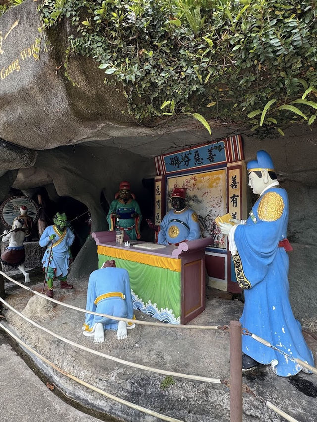 Kuil Gua Chin Swee, A Spiritual Sanctuary Above the Clouds