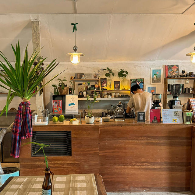 No rush, just good coffee & good taste. 🍵