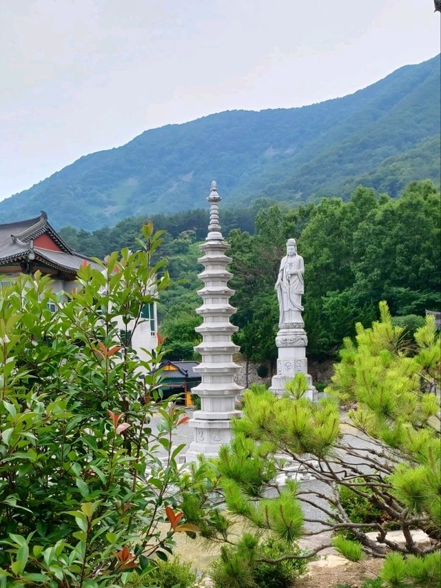 웅장한 건축미에 감탄이 절로 나오는 영산정사