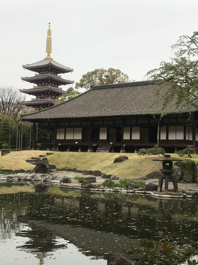 【東京　浅草寺と伝法院庭園、にぎわう寺町を歩く】