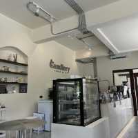 📍 Candlery House Café – Phuket  🕰️ เวลาเปิด–ปิด 