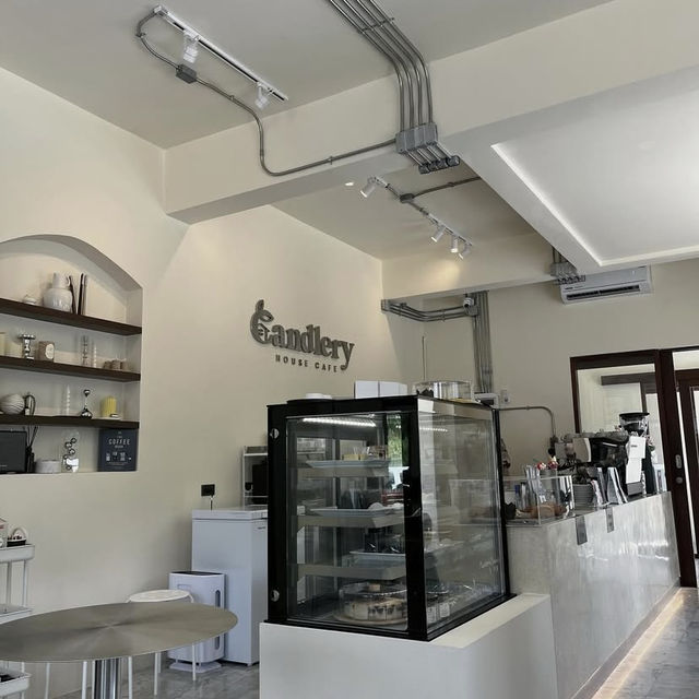 📍 Candlery House Café – Phuket  🕰️ เวลาเปิด–ปิด 