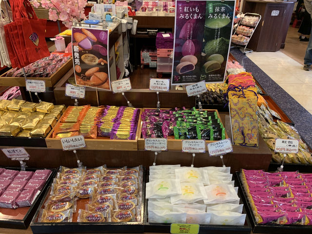 🛍️ Snack, Sip & Shop at Okashigoten Kokusai Street Matsuo!
