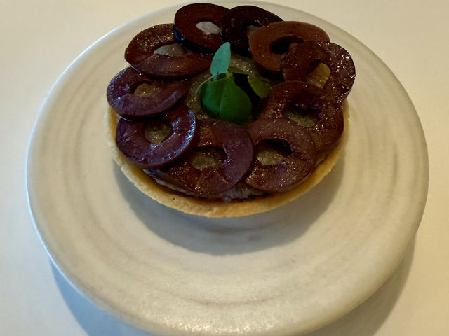 充滿驚喜嘅餐廳，仲有可以望晒香港最靚嘅景色