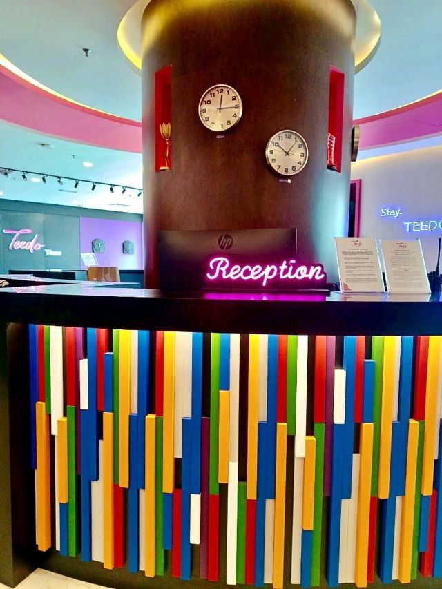 Teedo Hotel - a new black and pink rest nest in KL. 