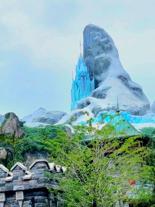 The Wonderful Frozen Kingdom in Tokyo Disney Sea